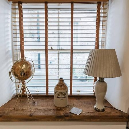 Fryers Cottage - Beautiful 2 Bedroom Town & Country Cottage On Edge Of Peak District Wirksworth Buitenkant foto