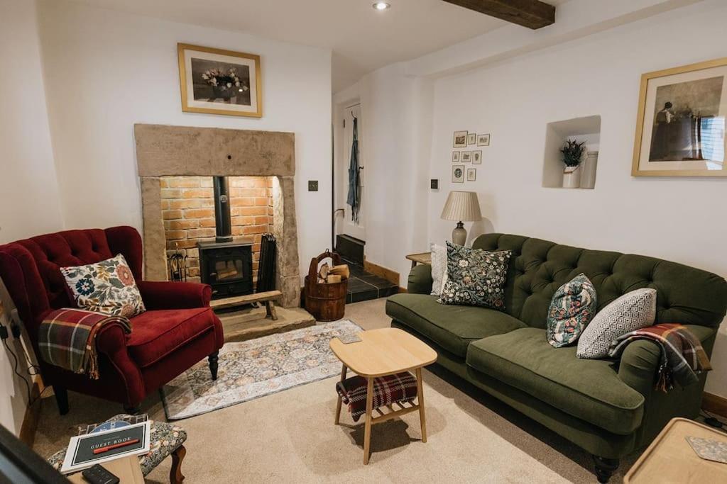 Fryers Cottage - Beautiful 2 Bedroom Town & Country Cottage On Edge Of Peak District Wirksworth Buitenkant foto