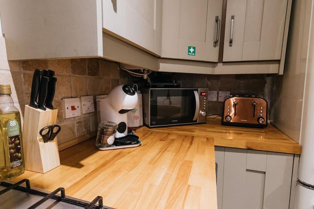 Fryers Cottage - Beautiful 2 Bedroom Town & Country Cottage On Edge Of Peak District Wirksworth Buitenkant foto