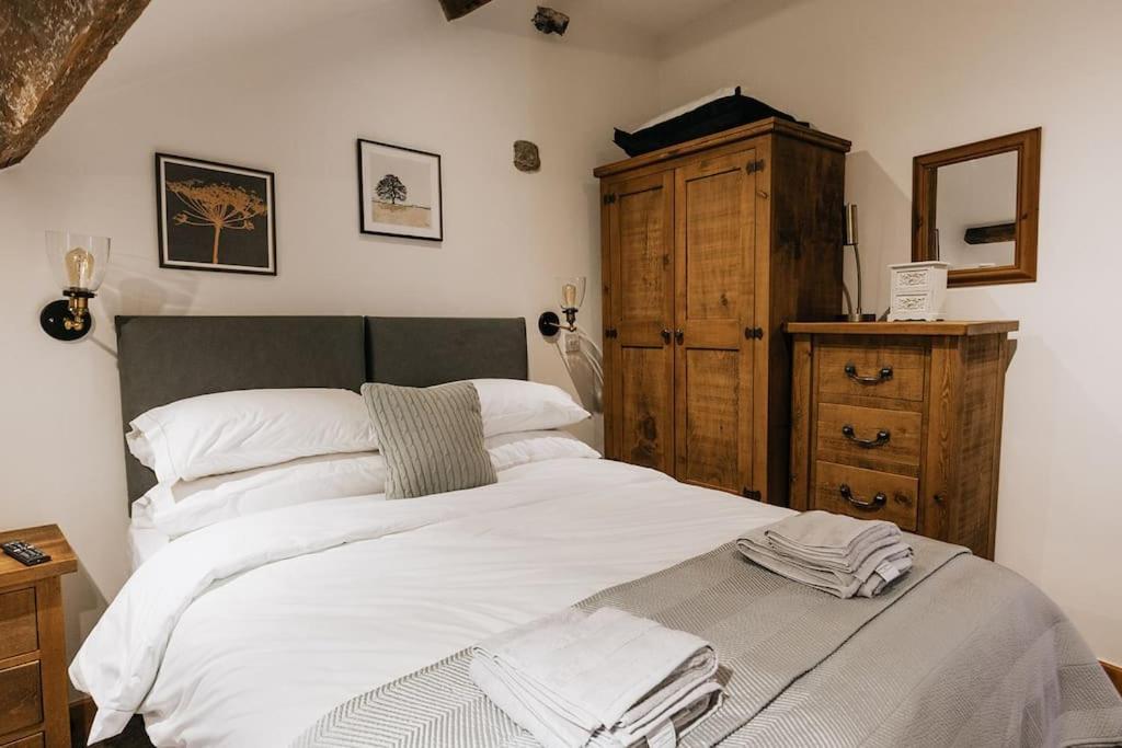 Fryers Cottage - Beautiful 2 Bedroom Town & Country Cottage On Edge Of Peak District Wirksworth Buitenkant foto