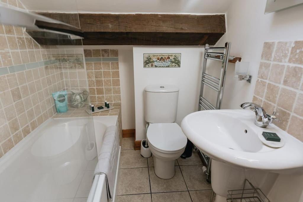 Fryers Cottage - Beautiful 2 Bedroom Town & Country Cottage On Edge Of Peak District Wirksworth Buitenkant foto