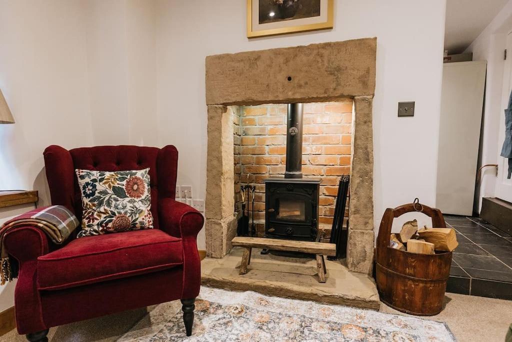 Fryers Cottage - Beautiful 2 Bedroom Town & Country Cottage On Edge Of Peak District Wirksworth Buitenkant foto